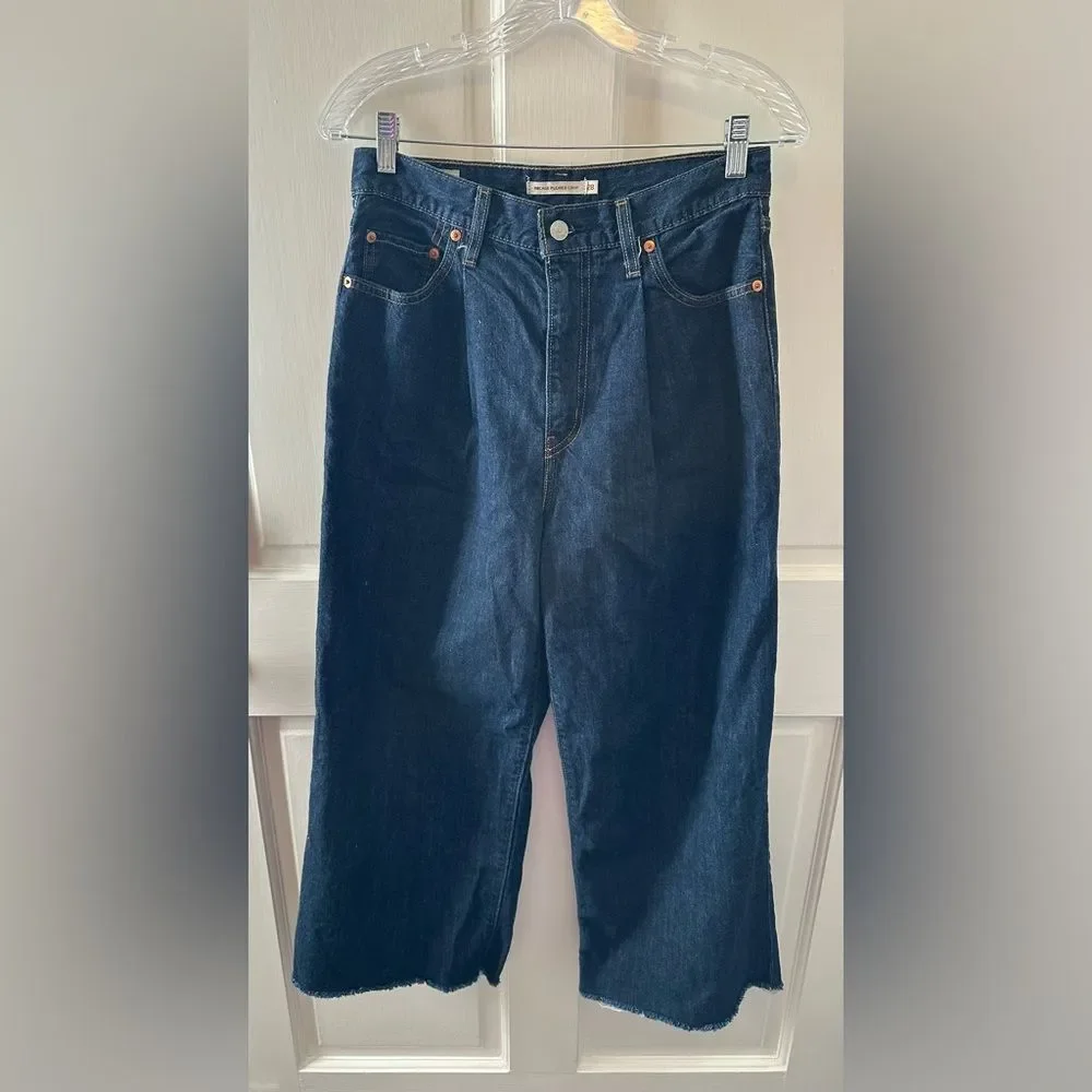Levi's Premium Ribcage Pleated Cropped Raw Hem Jeans 28 - Picture 2 of 7